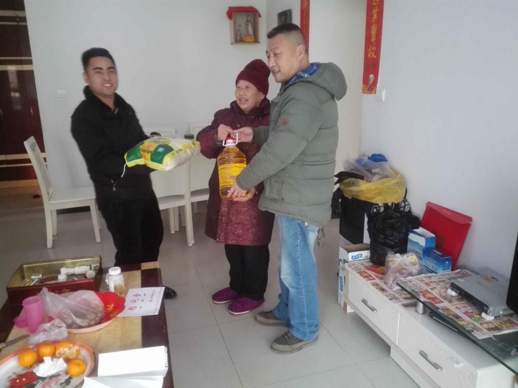 图2.困难群众