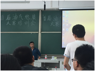 图二、答疑现场同学们踊跃提问