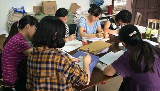 拓展英语支部专题党会