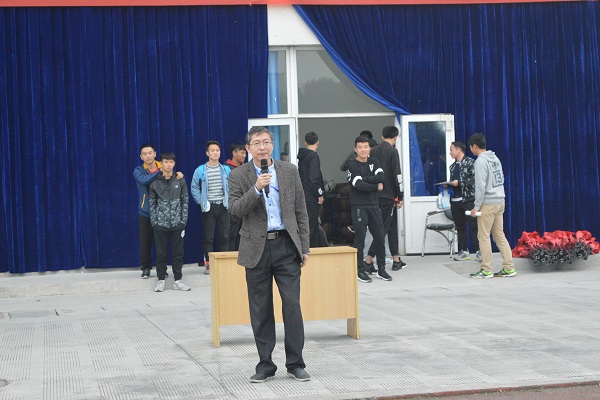 体育学院党总支书记彭小华宣布闭幕