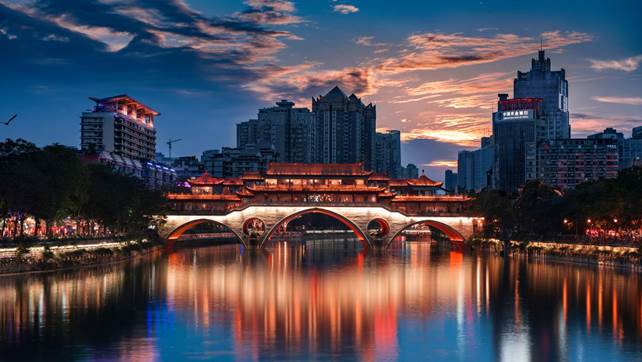 城中好天气,车马上河桥