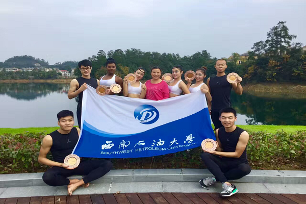 地空14级金超(前排右一)