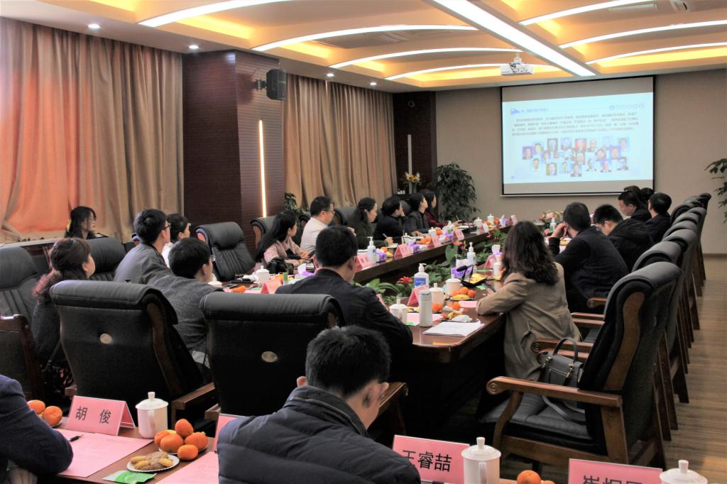 说明: 座谈会现场1