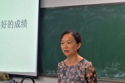 院长刘向君发言