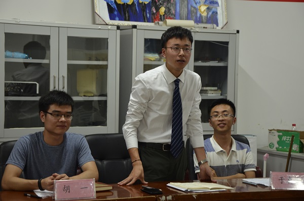 学生会主席陈佳林发言