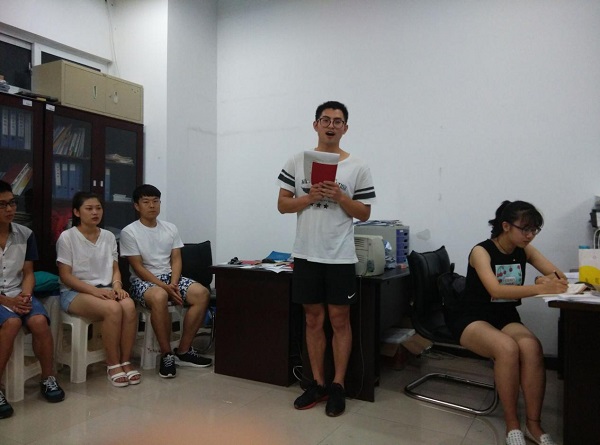 新加入支部的预备党员依次自我表述
