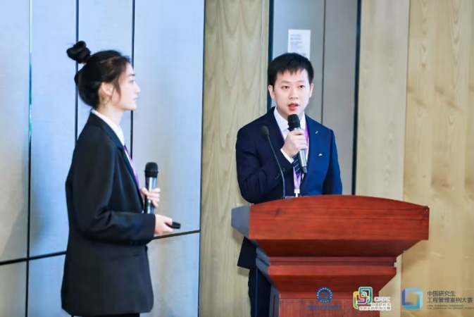 穿西装的男人和女人描述已自动生成