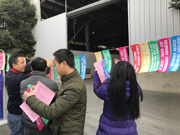 企业师傅争先恐后答题