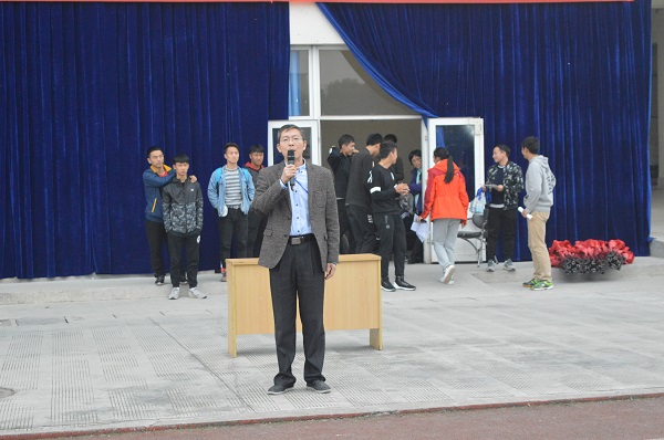 体育学院党总支书记彭小华发言