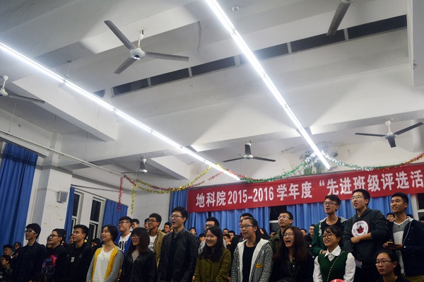 啦啦队为班级加油