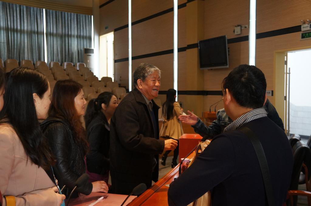 我校老领导李仕伦与新都街道领导做亲切交流